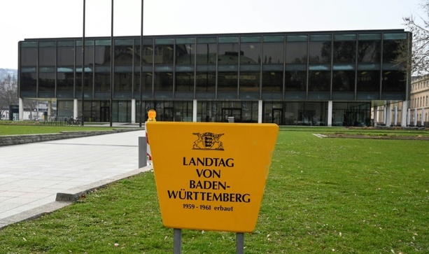 Bild vergr&ouml;&szlig;ern: Grüne holen auf: Kopf-an-Kopf-Rennen mit CDU in Baden-Württemberg