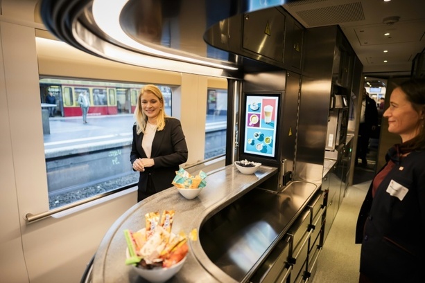 Bild vergr&ouml;&szlig;ern: Deutsche Bahn stellt Sofortprogramm für saubere Züge und Bordbistros vor