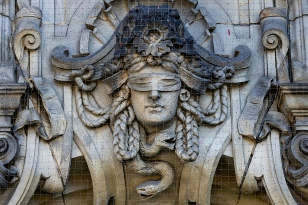 Bild vergr&ouml;&szlig;ern: Dösenden Bekannten mit Eisenstange getötet: Lange Haftstrafe für Mann in Berlin