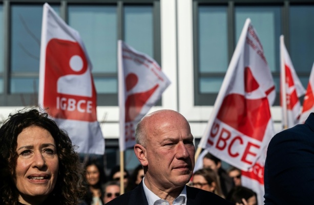 Bild vergr&ouml;&szlig;ern: BASF-Angestellte in Berlin demonstrieren gegen Verlagerung von Arbeitsplätzen