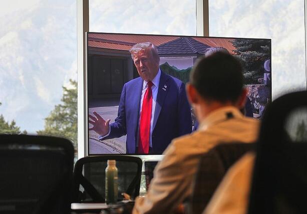 Bild vergr&ouml;&szlig;ern: Trump verbietet Bundesbehörden Zusammenarbeit mit Anthropic