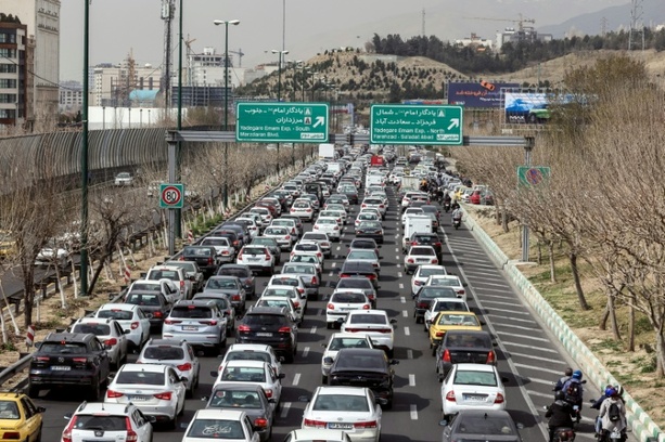 Bild vergr&ouml;&szlig;ern: Irans Behörden rufen per SMS zum Verlassen von Teheran auf