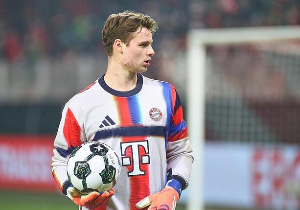 Bild vergr&ouml;&szlig;ern: 1. Bundesliga: Bayern gewinnen in Dortmund