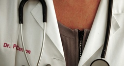 Studie: Aufgabenübertragung auf geschulte Fachkräfte könnte Hausärztemangel lindern