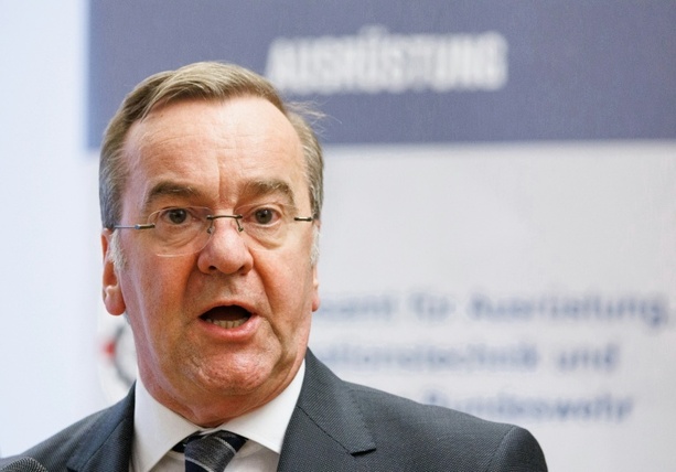 Bild vergr&ouml;&szlig;ern: Pistorius berät sich mit Bundeswehr-Kontingenten in Nahost-Region