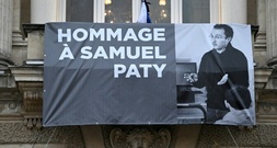 Mord an Lehrer Paty: Pariser Berufungsgericht reduziert Haftstrafen von Mitverantwortlichen