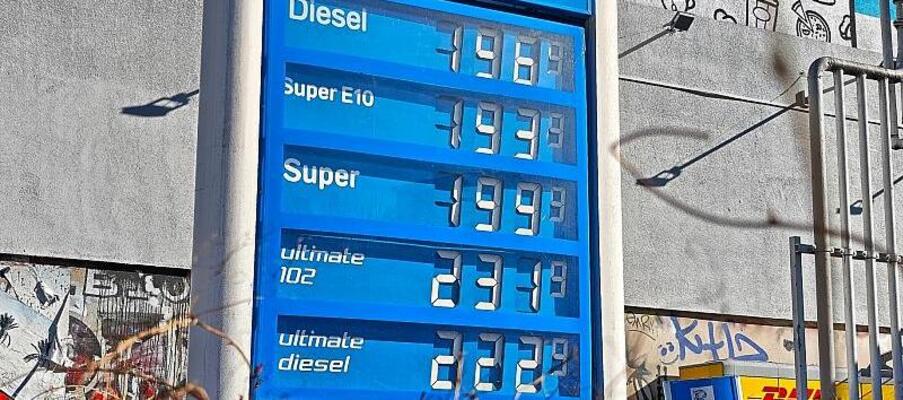 Kartellamt sind Benzinpreissprünge schon vor Iran-Krieg