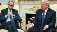 Merz versucht Trump mit Faksimile von historischer Urkunde in Handelsstreit zu besänftigen