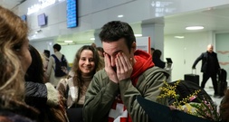 Erste Maschine mit Franzosen aus Golfregion in Paris gelandet