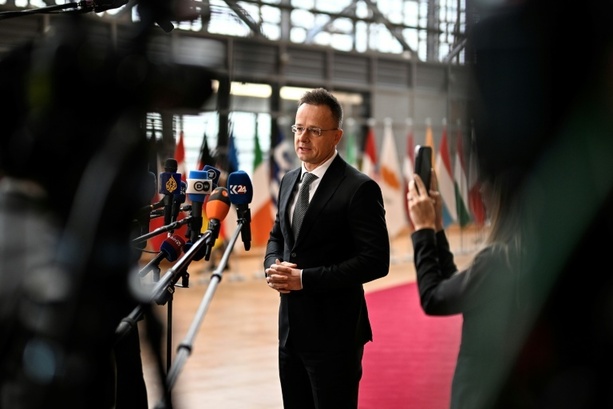 Bild vergr&ouml;&szlig;ern: Ungarns Außenminister fordert von Moskau Energielieferungen zu unveränderten Preisen