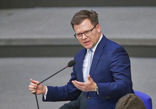 Bild vergr&ouml;&szlig;ern: Umweltminister drängt auf Unabhängigkeit von fossilen Energien