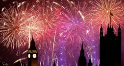 Duo soll illegal mit Pyrotechnik gehandelt haben - rund 20 Tonnen beschlagnahmt