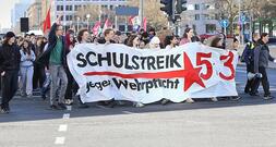 Schüler demonstrieren bundesweit gegen Wehrdienstpläne