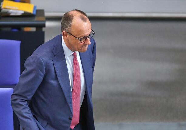 Bild vergr&ouml;&szlig;ern: Merz telefoniert mit Japans Ministerpräsidentin