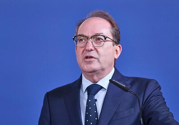 Bild vergr&ouml;&szlig;ern: Dobrindt erwartet in naher Zukunft Besuch von Syriens Machthaber