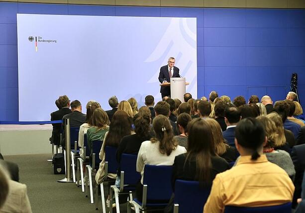 Bild vergr&ouml;&szlig;ern: Regierungssprecher will Bundespresseamt komplett umbauen