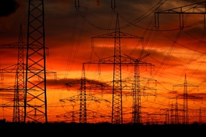 Produktion von grünem Strom 2025 konstant - deutlich mehr Strom aus Erdgas