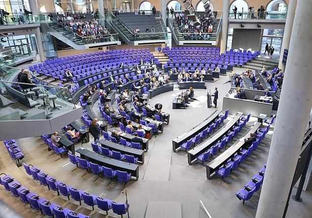 Bild vergr&ouml;&szlig;ern: Bundestag beschließt Änderungen an Krankenhausreform