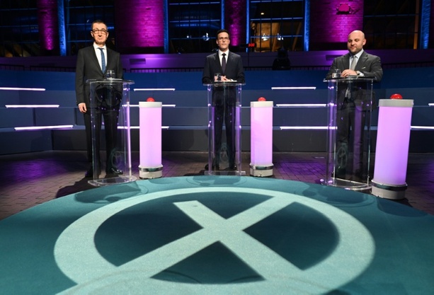 Bild vergr&ouml;&szlig;ern: Vor Wahl in Baden-Württemberg: Umfragen sehen enges Rennen zwischen CDU und Grünen