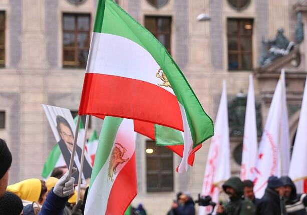 Bild vergr&ouml;&szlig;ern: Fischer warnt vor Staatszerfall im Iran