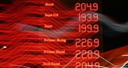 Wirtschaft fordert Hilfe bei Spritpreisen - Politik und Experten bremsen