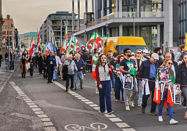 Bild vergr&ouml;&szlig;ern: Berlin bewertet mögliche Rolle Pahlavis im Iran zurückhaltend