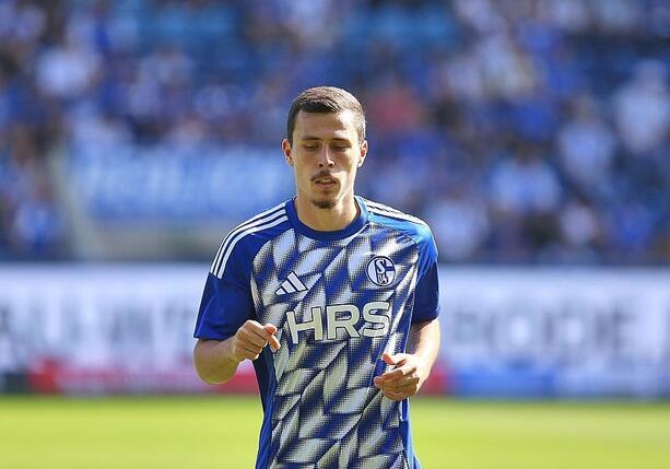 Bild vergr&ouml;&szlig;ern: 2. Bundesliga: Schalke verteidigt Tabellenführung