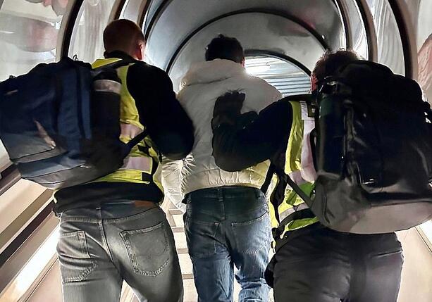 Bild vergr&ouml;&szlig;ern: Bundespolizei: 60 Prozent der Abschiebungsversuche gescheitert