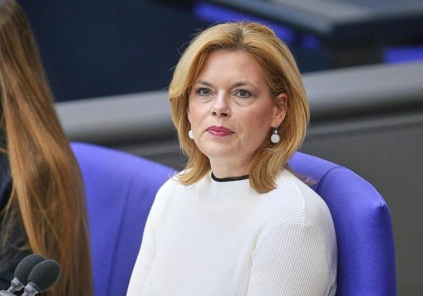 Bild vergr&ouml;&szlig;ern: Klöckner verteidigt militärisches Vorgehen gegen den Iran