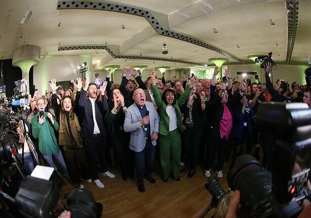 Bild vergr&ouml;&szlig;ern: Prognosen: Grüne in Baden-Württemberg vor CDU