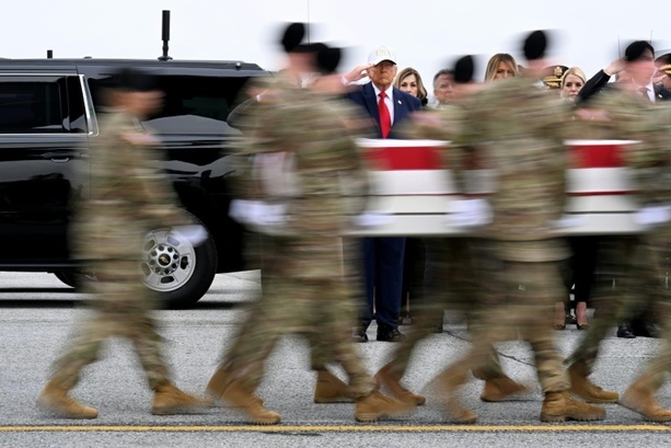 Bild vergr&ouml;&szlig;ern: USA melden Tod von siebtem US-Militärangehörigen im Iran-Krieg