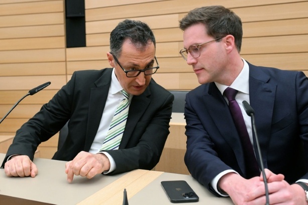 Bild vergr&ouml;&szlig;ern: Bundesparteien beraten über Ausgang der Wahl in Baden-Württemberg