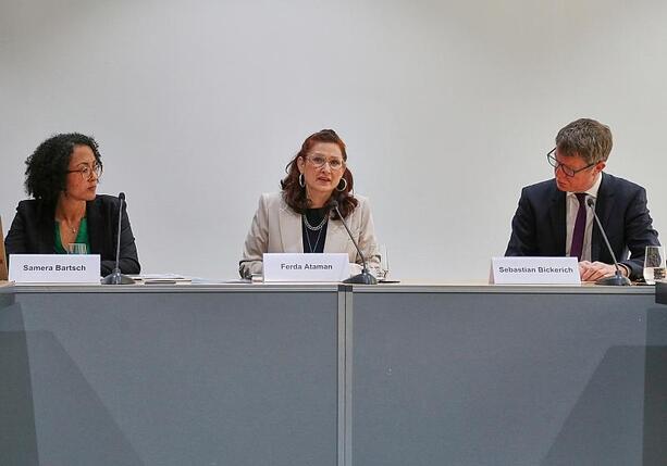 Bild vergr&ouml;&szlig;ern: Studie vorgestellt: Diskriminierung in Deutschland weit verbreitet