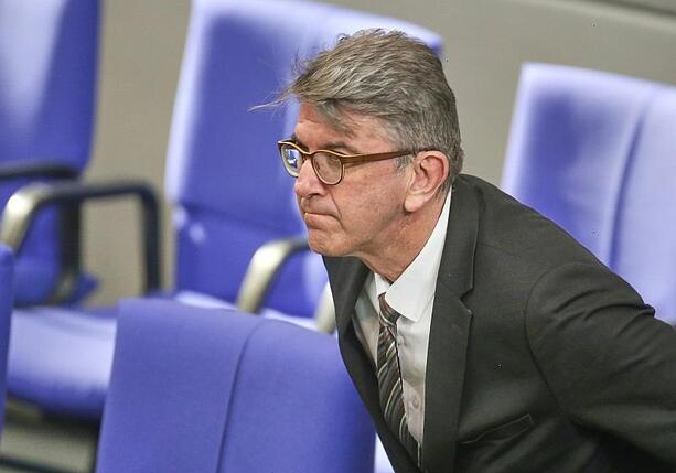 Bild vergr&ouml;&szlig;ern: Weimer verteidigt Vorgehen bei Buchhandlungspreis