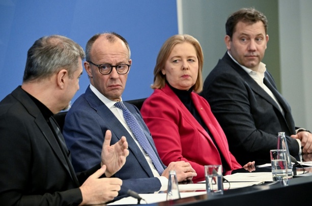 Bild vergr&ouml;&szlig;ern: Spitzen der Koalition beraten in Berlin über weiteres Vorgehen