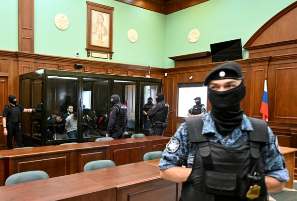 Bild vergr&ouml;&szlig;ern: Lebenslange Haftstrafen wegen Anschlags auf Crocus City Hall bei Moskau