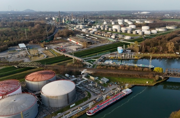 Bild vergr&ouml;&szlig;ern: Iran-Krieg: Institute erwarten Auswirkungen auf Wirtschaft - Wachstum hält aber an