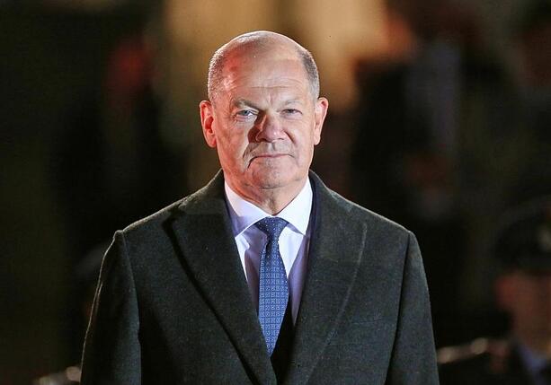 Bild vergr&ouml;&szlig;ern: Scholz hat Erinnerungen von Merkel noch nicht gelesen
