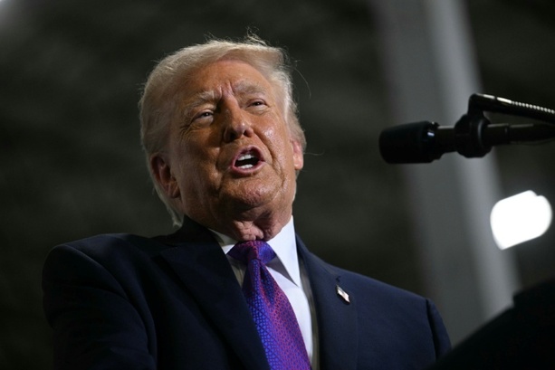 Bild vergr&ouml;&szlig;ern: Trump nennt Iran Reich des Bösen und Ölpreise zweitrangig