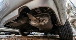 Tödlicher Unfall bei Motorentest: Mann stirbt in Garage in Bayern