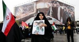 Hochrangige Vertreter iranischer Führung nehmen an Kundgebung in Teheran teil - Medien: Eine Tote be