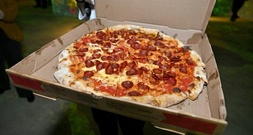 Streit um angebrannte Pizza eskaliert: Polizeieinsatz an Imbiss in Malchin