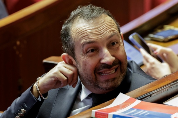 Bild vergr&ouml;&szlig;ern: Kommunalwahlen in Frankreich: Rechtspopulisten erobern in erster Runde 24 Rathäuser