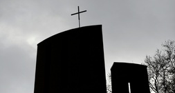 Schrumpfen der Kirchen in Deutschland ungebrochen - weniger Austritte