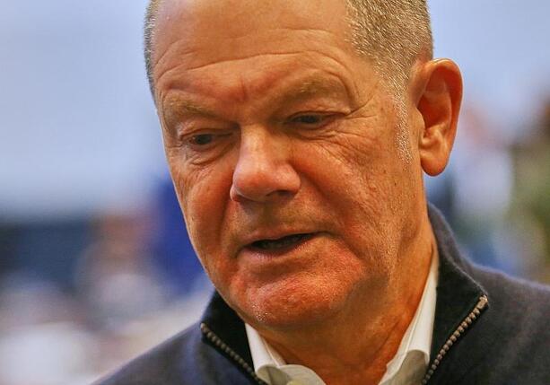 Bild vergr&ouml;&szlig;ern: Scholz nennt Habermas seine intellektuelle und moralische Instanz