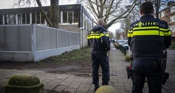 Nach Angriff auf jüdische Schule: Amsterdamer Polizei verbreitet Bilder von Verdächtigen