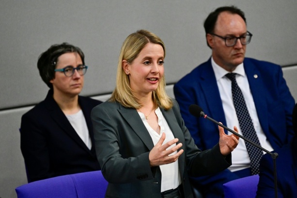 Bild vergr&ouml;&szlig;ern: Bauministerin Hubertz fordert Mutterschutz für selbstständige Frauen