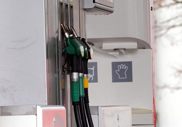 Bild vergr&ouml;&szlig;ern: Steuerzahlerbund verlangt Mehrwertsteuer-Neuberechnung beim Benzin