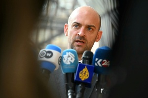 Bundeskabinett tagt mit Frankreichs Außenminister Barrot als Gast