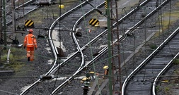 Mehrere Brandstiftungen an Bahnstrecke in Bayern - Staatsschutz ermittelt